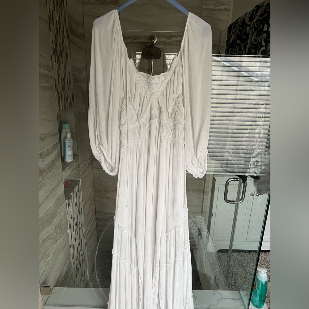 Elegant White Maxi Dress

“You’re a Jewel Maxi”